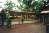 <a href="/lemma/Smulpaap" title="Smulpaap">Smulpaap</a> juni <span class="redlink">1998</span>