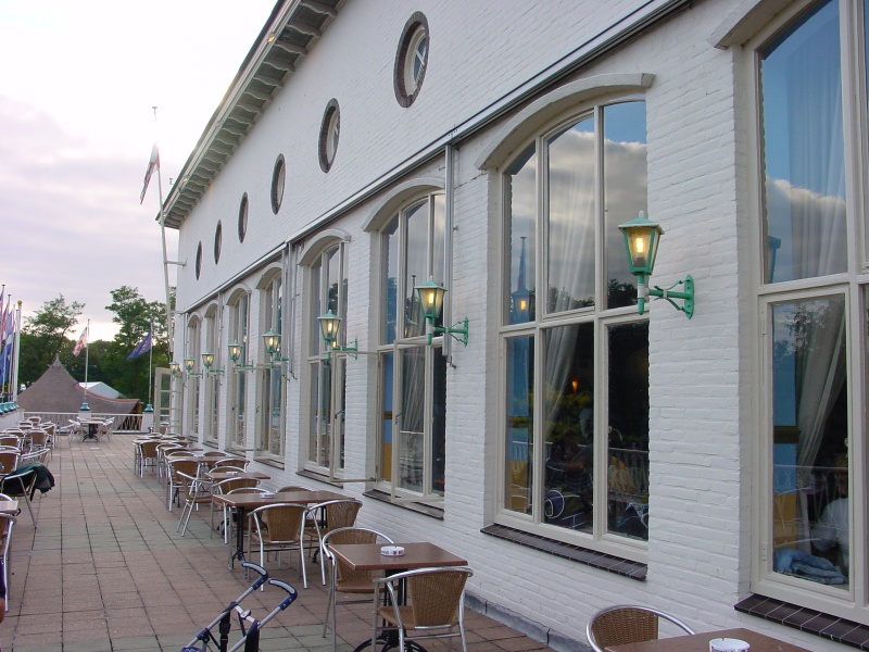 Bestand:Terras wolkenvaarder 2002.JPG