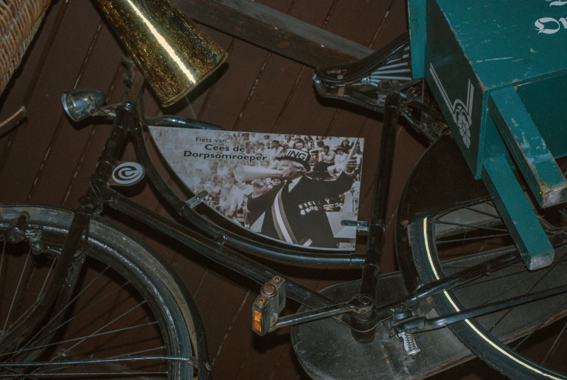 Bestand:Fiets-keeswartenburg-museum-aug2010.jpg