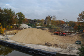 Bouw van <a href="/lemma/Joris_en_de_Draak" title="Joris en de Draak">Joris en de Draak</a> gezien vanuit de Piraña-route, oktober <span class="redlink">2009</span>