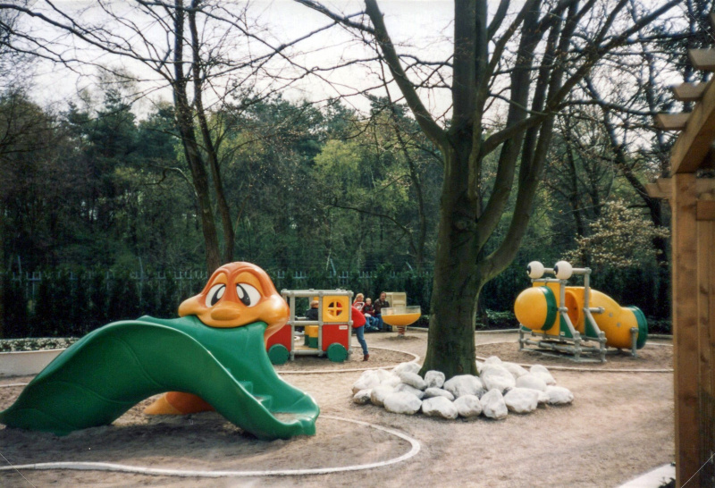Bestand:Kleuterhof-openingsjaar-08.jpg