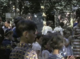 <a href="/lemma/Anton_Pieckplein" title="Anton Pieckplein">Anton Pieckplein</a> met een poort richting de technische diensten op de plek waar later <a href="/lemma/In_de_Bonte_Harlekyn" title="In de Bonte Harlekyn">In de Bonte Harlekyn</a> wordt geopend, begin jaren zestig