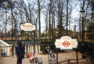 Begin van de wachtrij/meandering van Villa Volta, kort na de opening in 1996