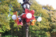 Wonderwachter met herfstdecoratie. 2008.