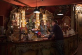 De bar bij de <a href="/lemma/Stoomcarrousel" title="Stoomcarrousel">Stoomcarrousel</a> (Foto: Jos, 2013)