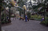 <a href="/lemma/Glijhuys" title="Glijhuys">Glijbaan</a> en <a href="/lemma/Monorail" title="Monorail">monorail</a> in het <a href="/lemma/Lavenlaar" class="mw-redirect" title="Lavenlaar">Lavenlaar</a> op 18 september 1991