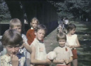 Picknicken aan de achterzijde van de <a href="/lemma/Rolschaatsbaan" title="Rolschaatsbaan">Rolschaatsbaan</a>, begin jaren zestig
