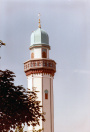 Exterieur, 06-1985. Close-up van de Minaret, wel geschilderd maar nog niet ingeschaduwd.
