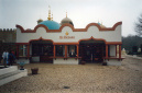 De <a href="/lemma/Bazaar" class="mw-redirect" title="Bazaar">Bazaar</a> in <a href="/lemma/1994" title="1994">1994</a>