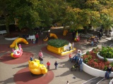 <a href="/lemma/Kleuterhof_(1994)" title="Kleuterhof (1994)">Kleuterhof</a> in oktober 2008