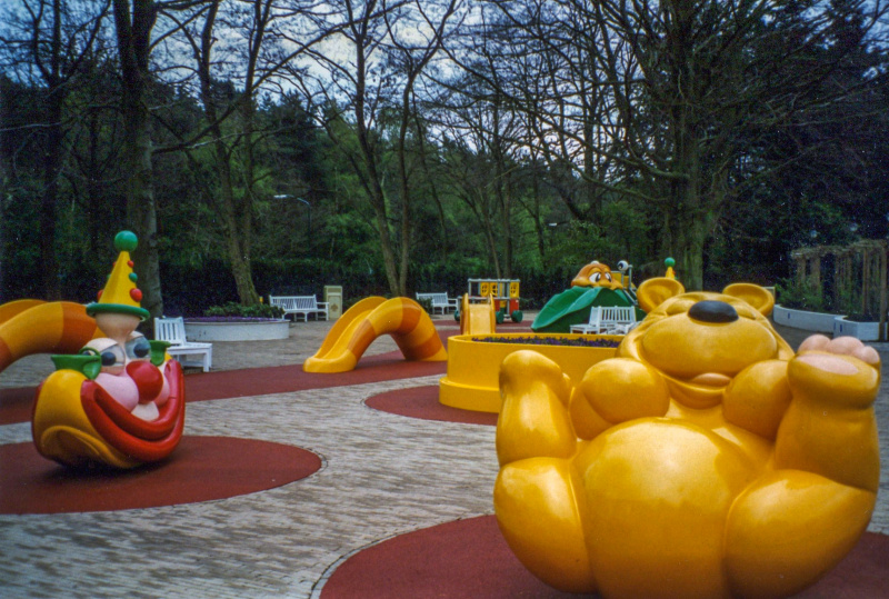 Bestand:Kleuterhof-openingsjaar-04.jpg