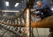 Laswerk aan nieuwe Python bij CSM Steelstructures - Foto: Joyce van Belkom / Efteling (via ED)
