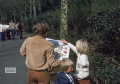 De <a href="/lemma/Dubbele_Laan" title="Dubbele Laan">Dubbele Laan</a> en mensen met een <a href="/lemma/Parkplattegrond" class="mw-redirect" title="Parkplattegrond">Parkplattegrond</a> in de hand, <a href="/lemma/1977" title="1977">1977</a>