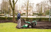 Plantborders omploegen door de Groendienst - Foto: Facebook Efteling