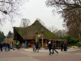 Ligging van <a href="/lemma/Monsieur_Cannibale" title="Monsieur Cannibale">Monsieur Cannibale</a> op het <a href="/lemma/Reizenrijkplein" class="mw-redirect" title="Reizenrijkplein">Reizenrijkplein</a>. (Foto: Jos)