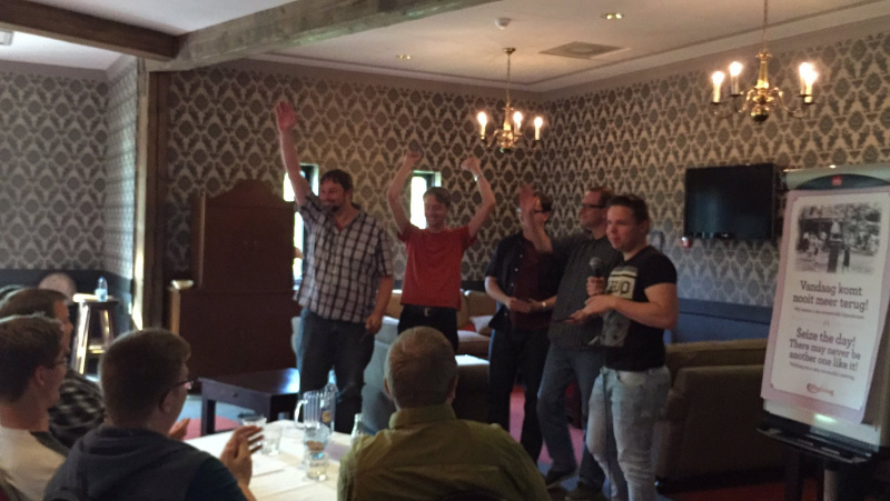 Bestand:Pubquiz2017-winnaars.jpg