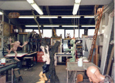 De werkplaats van de decorateurs, omstreeks <span class="redlink">1991</span> tijdens de bouw <a href="/lemma/Droomvlucht" title="Droomvlucht">Droomvlucht</a>.