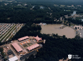 Luchtfoto <span class="redlink">1988</span> genomen vanuit het westen met in het midden de <a href="/lemma/Vonderplas" title="Vonderplas">Vonderplas</a> en rechts <a href="/lemma/Fata_Morgana" title="Fata Morgana">Fata Morgana</a>, links de <a href="/lemma/Parkeerplaats" title="Parkeerplaats">Parkeerplaats</a>. Op de voorgrond (en bij de Vonderplas) is de opnamelocatie van de <a href="/lemma/Way_of_Life" title="Way of Life">Way of Life</a>-show te zien (nu: <a href="/lemma/Logistiek_Evenementen_Magazijn" title="Logistiek Evenementen Magazijn">Logistiek Evenementen Magazijn</a> / <a href="/lemma/Efteling_Theater" title="Efteling Theater">Efteling Theater</a>)