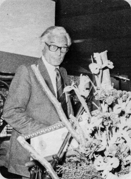 Gé Rieter bij de opening van het spookslot in 1978