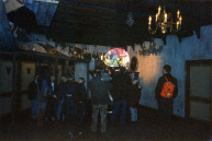 Tweede preshow van Villa Volta, met Hugo van den Loonsche Duynen in zijn stoel, kort na de opening in 1996