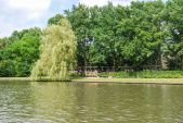 <a href="/lemma/Stoomtrein" class="mw-redirect" title="Stoomtrein">Stoomtrein</a> nabij de <a href="/lemma/Roeivijver" title="Roeivijver">Roeivijver</a>, juli <a href="/lemma/2009" title="2009">2009</a>