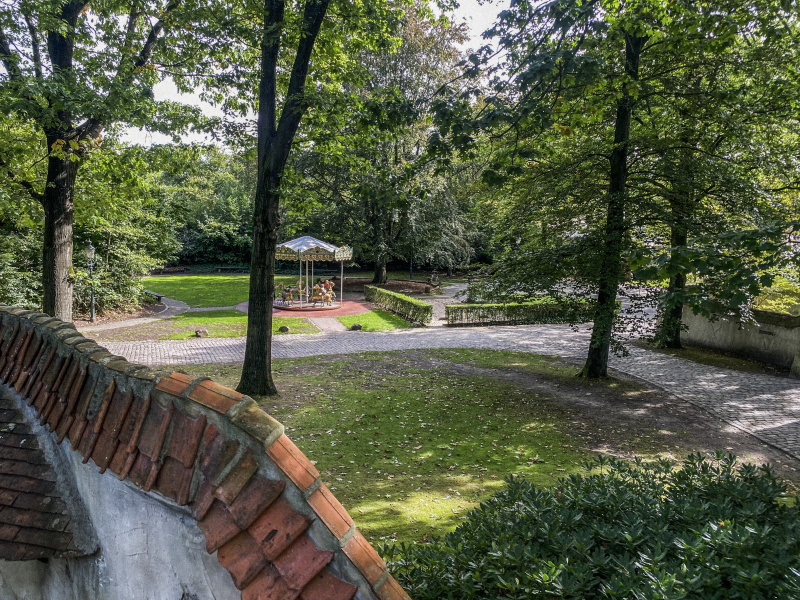 Bestand:Antonpieckplein-legehoek-2023.jpeg
