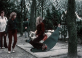 <a href="/lemma/Hobbelpaard" title="Hobbelpaard">Hobbelpaard</a> naast het <a href="/lemma/Kinderbad" title="Kinderbad">Kinderbad</a> in <a href="/lemma/1973" title="1973">1973</a>