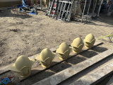 Muurornamenten staan klaar op de bouwplaats van <a href="/lemma/De_Prinses_op_de_Erwt" title="De Prinses op de Erwt">De Prinses op de Erwt</a>, maart 2025