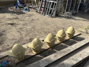 Muurornamenten staan klaar op de bouwplaats van <a href="/lemma/De_Prinses_op_de_Erwt" title="De Prinses op de Erwt">De Prinses op de Erwt</a>, maart 2025