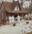 De <a href="/lemma/Kleyne_Klaroen" title="Kleyne Klaroen">Kleyne Klaroen</a>, begin jaren tachtig, maar later dan <a href="/lemma/1982" title="1982">1982</a> gezien het magazijntje met <a href="/lemma/Vendingautomaat" title="Vendingautomaat">vendingautomaat</a> rechts van het gebouw