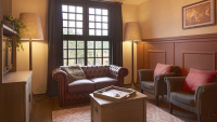 <a href="/lemma/Landhuys" title="Landhuys">Landhuys</a> familiekamer, zithoek