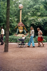 <a href="/lemma/Langnek" title="Langnek">Langnek</a> met nieuw hoofd, <span class="redlink">1974</span>