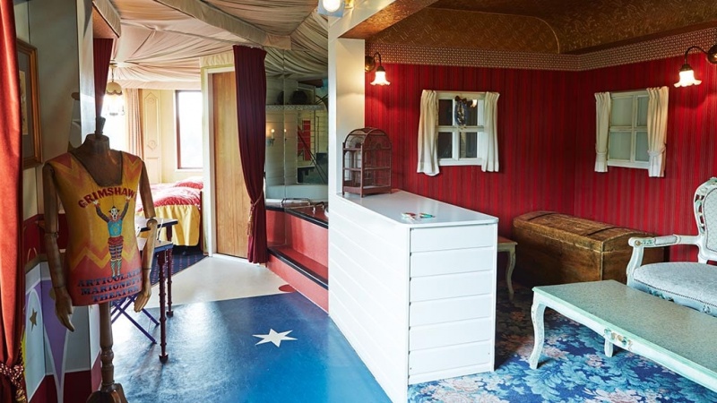 Bestand:Hotel-circussuite-doorkijk.jpg