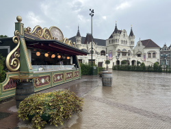De gebakkraam naast het Efteling Theater