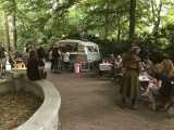 Summer Fairy tijdens Midsummer Festival 2017 - terrasje met koekjescaravan bij Hans en Grietje
