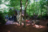 Achterzijde van <a href="/lemma/De_Wolf_en_de_Zeven_Geitjes" title="De Wolf en de Zeven Geitjes">De Wolf en de Zeven Geitjes</a> in juli <span class="redlink">2009</span>
