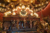 Aanzicht van het <a href="/lemma/Gavioli-orgel" title="Gavioli-orgel">Gavioli-orgel</a> in de <a href="/lemma/Stoomcarrousel" title="Stoomcarrousel">Stoomcarrousel</a> (Foto: Jos, 2013)