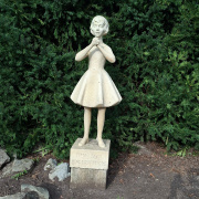 Het beeldje <a href="/lemma/Tien_jaar_Kindervreugde" title="Tien jaar Kindervreugde">Tien jaar Kindervreugde</a> in 2026